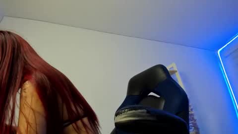 sara_red_x online show from March 28, 9:20 am