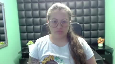 sara_thonson_ online show from February 2, 1:19 pm