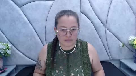 sara_thonson_ online show from February 12, 2:56 am