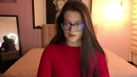 sara_valderrama_ online show from April 7, 12:40 pm