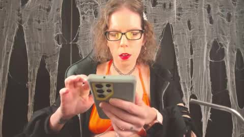 Snapshot of saradesirexo chatting on October 20, 12:30 pm Sara Desire online show from October 20, 12:30 pm
