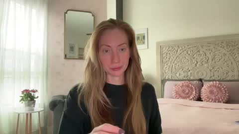 Sarah online show from August 4, 8:04 pm