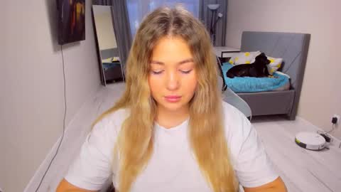 Sarah online show from February 12, 2:08 pm