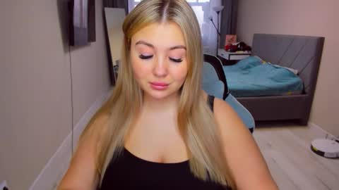 Sarah online show from April 5, 12:26 pm