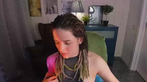 Sarah online show from June 21, 10:25 pm