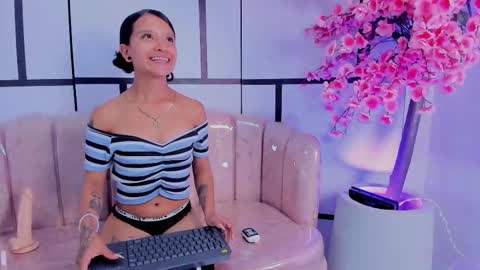 sarajoness__ online show from February 20, 6:26 am