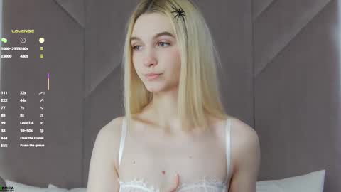 saramist online show from October 14, 2:36 am