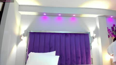 Sara   online show from September 8, 10:42 pm