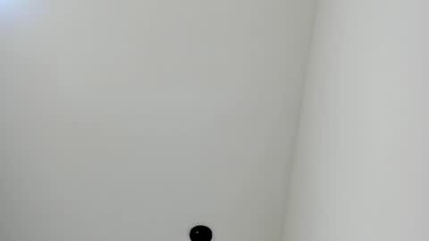 Snapshot of sarasaenz__ chatting on March 6, 11:36 am online show from March 6, 11:36 am