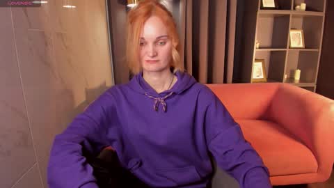 Sara online show from December 3, 1:57 pm