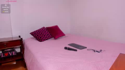 Sara   online show from November 14, 7:25 pm