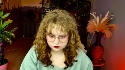 Sara online show from April 14, 9:09 am