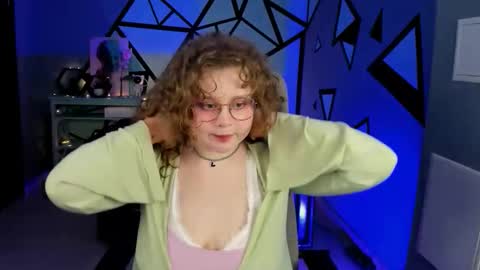 Sara online show from April 4, 12:48 pm