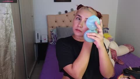 Snapshot of saratukkerr chatting on February 4, 5:53 am saratukkerr online show from February 4, 5:53 am