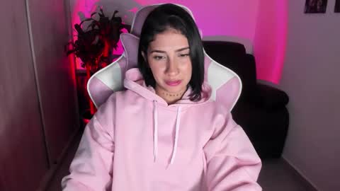 Snapshot of saratukkerr chatting on October 26, 6:42 am saratukkerr online show from October 26, 6:42 am