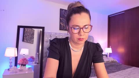 sarha online show from October 7, 1:37 pm