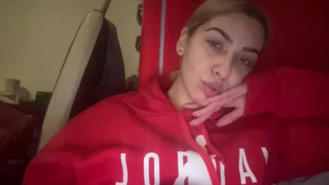 Sarrah online show from February 1, 10:34 pm