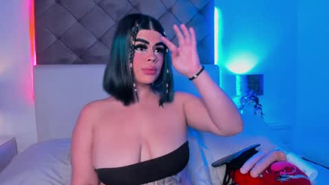 selene  online show from February 3, 9:39 pm