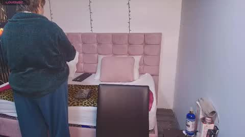 S A S H A R O S E online show from September 16, 12:02 pm