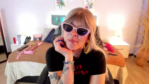 saskia_vellour online show from January 7, 8:34 pm