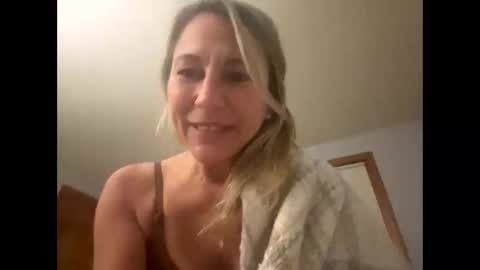 Snapshot of sassyella chatting on October 16, 9:45 am Sassyella online show from October 16, 9:45 am