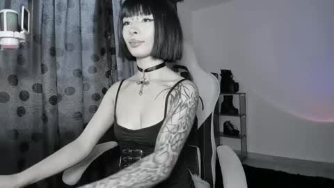    im expecting 300 thumbs up on my altar online show from March 7, 10:21 pm