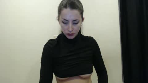 Snapshot of satansbabenia_v chatting on February 21, 11:54 pm Nia online show from February 21, 11:54 pm