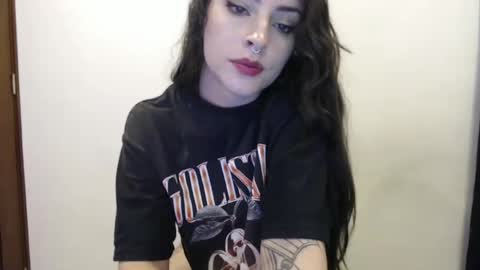 Snapshot of satansbabenia_v chatting on January 7, 10:52 pm Nia online show from January 7, 10:52 pm