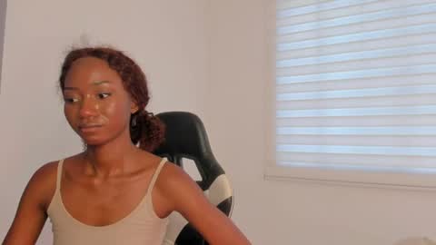 Savannahwildee online show from June 18, 10:25 pm