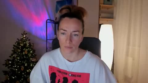 save the qween online show from December 22, 12:30 pm