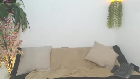 scarlet_100 online show from April 15, 4:13 am