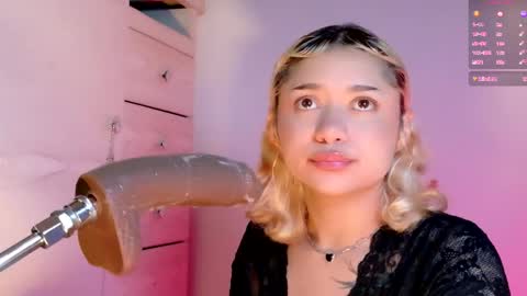 scarlet_gold online show from April 1, 1:06 am