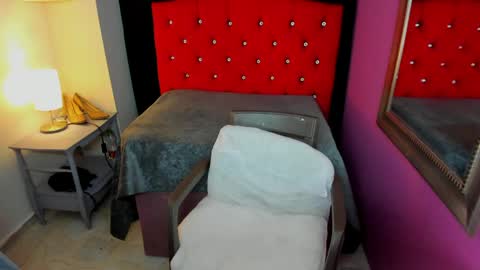 ScarletBigTitties online show from April 15, 12:06 pm