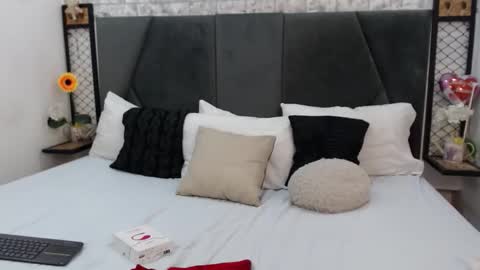 scarlet  online show from October 23, 2:01 pm