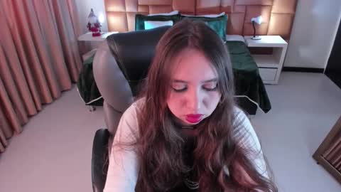 Scarlett online show from December 17, 1:04 pm