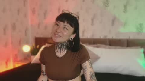 Scolw  online show from October 28, 8:25 pm