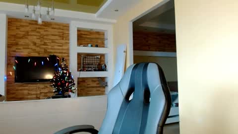 Elizabeth  online show from December 14, 9:37 am