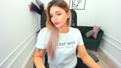 Snapshot of selenaemoore chatting on September 28, 8:47 pm selenaemoore online show from September 28, 8:47 pm