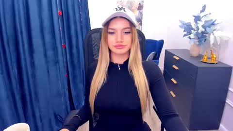 selenaemoore online show from November 13, 10:31 pm