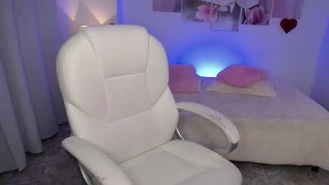 selene_rouse_ online show from February 20, 10:54 pm