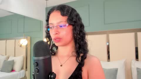 Snapshot of selene_rousse chatting on September 25, 3:16 am Selene Rousse online show from September 25, 3:16 am