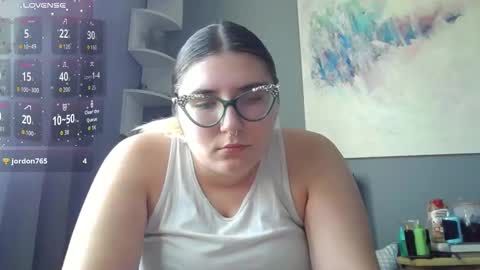 Snapshot of selenebaby chatting on October 17, 6:00 pm Selene online show from October 17, 6:00 pm