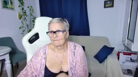 Selenna online show from December 13, 7:53 pm