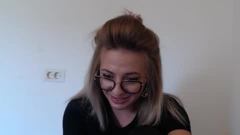 Snapshot of selenna_emma843468 chatting on October 5, 12:54 pm Selenna online show from October 5, 12:54 pm