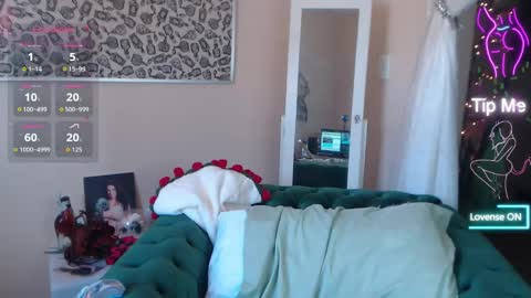 Snapshot of sensual_paradise_ chatting on October 15, 7:49 pm V online show from October 15, 7:49 pm