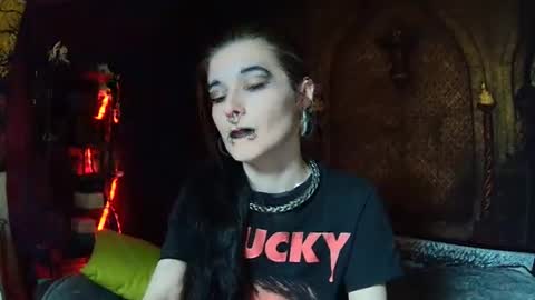 Seraphin Munster online show from April 8, 5:04 pm