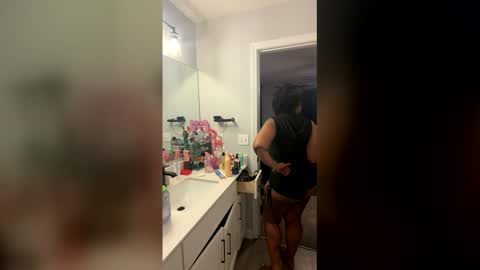 serenity_dayze online show from May 6, 4:49 am