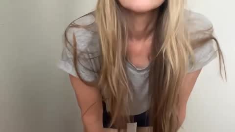 sexkitten2002 online show from October 8, 6:23 pm