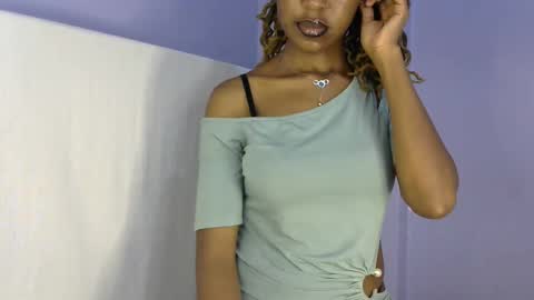 Snapshot of sexy_b7 chatting on September 23, 3:59 am kiki online show from September 23, 3:59 am