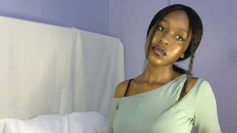 Snapshot of sexy_b7 chatting on October 29, 9:35 am kiki online show from October 29, 9:35 am